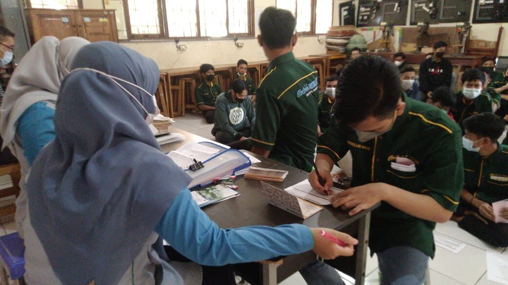 Siswa Mengisi Formulir - 2021