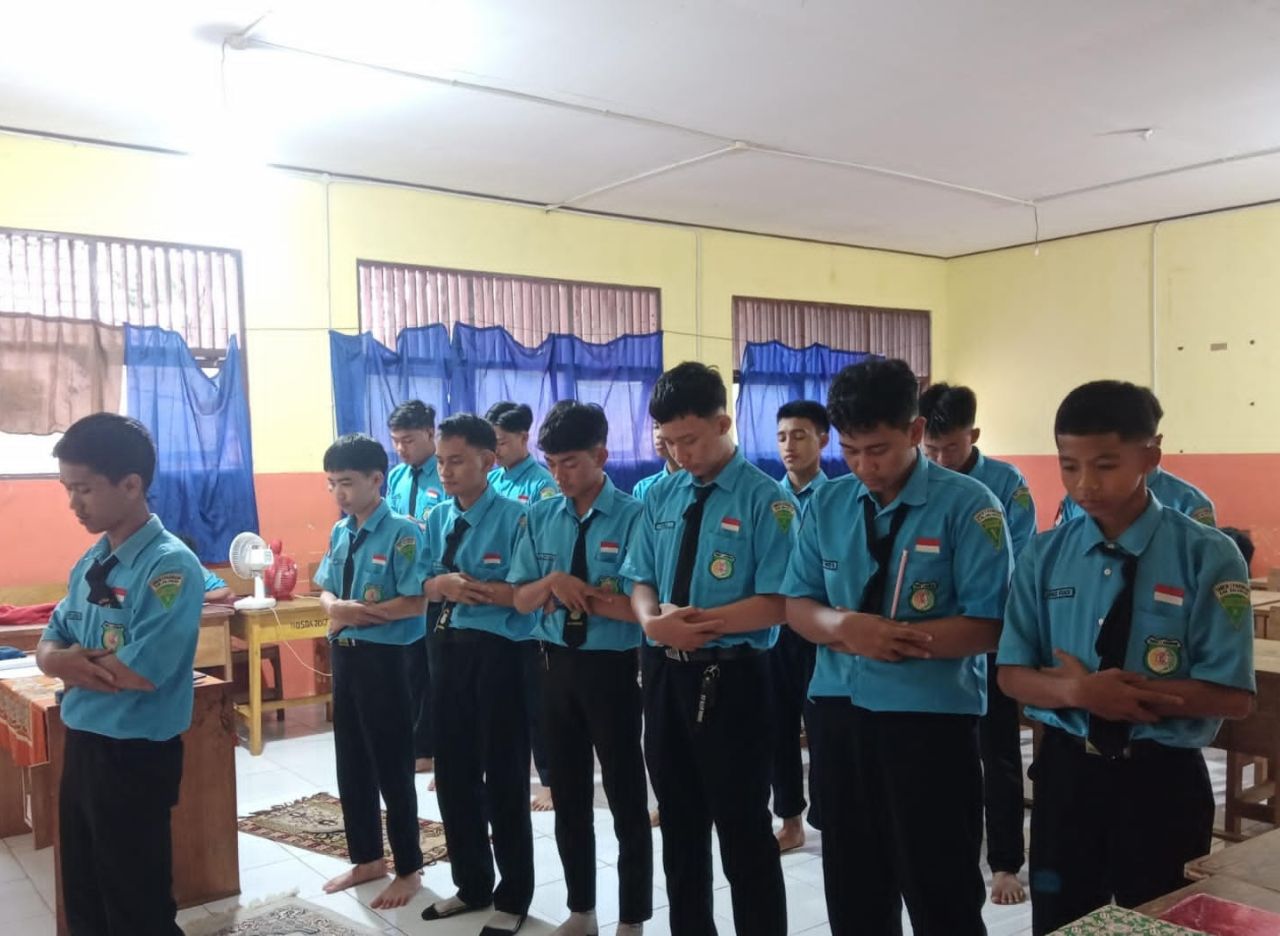 Sholat Berjamaah Dikelas