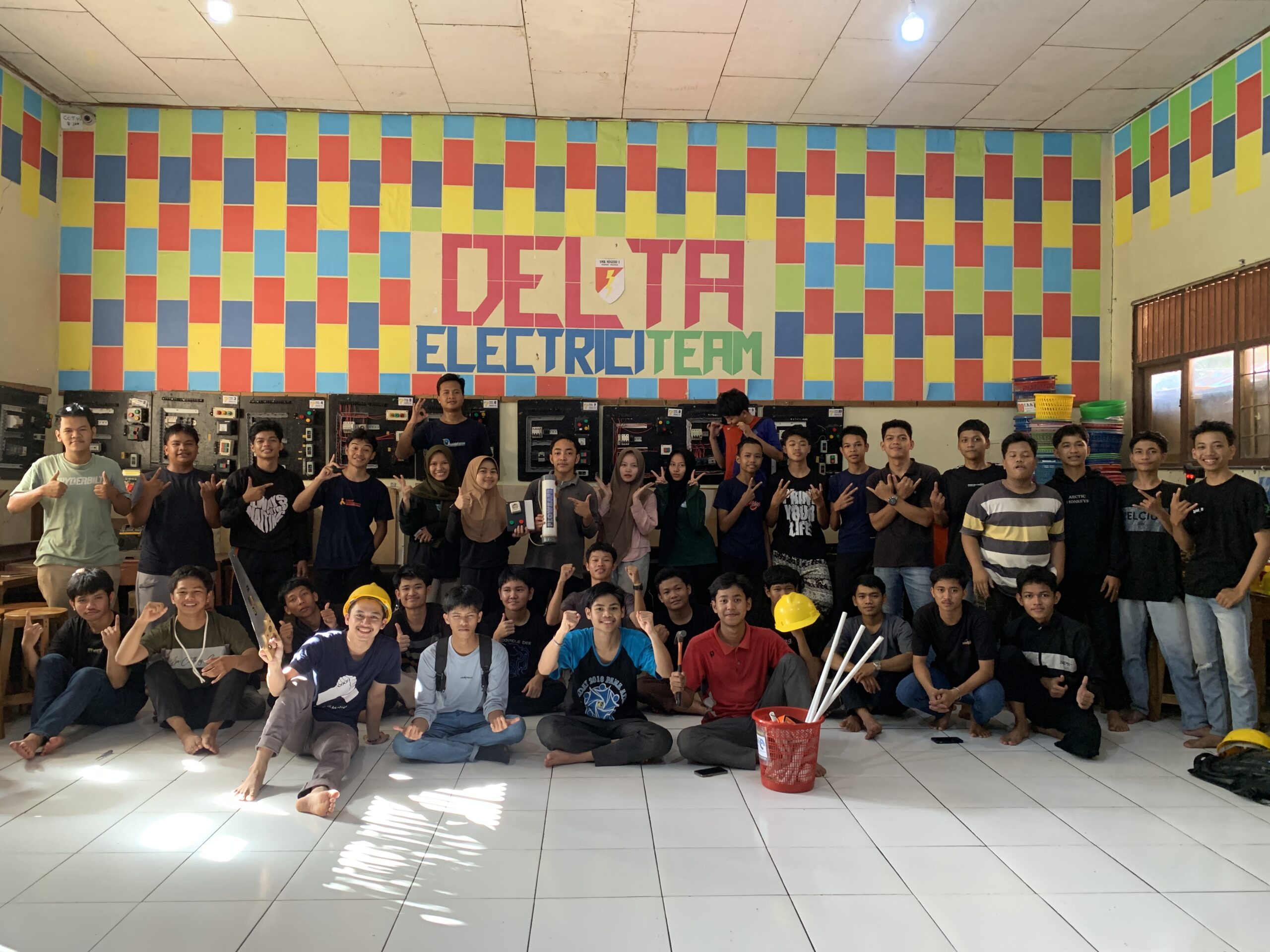FLOWSAFE_Foto bersama_15_Photo with all member in SMKN 1 Paringin (1)