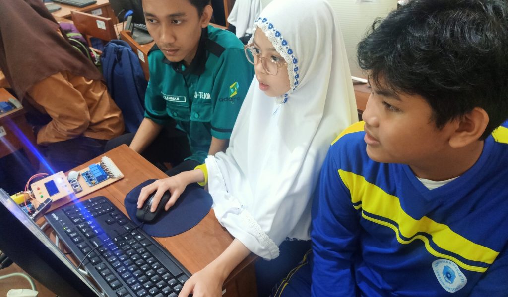 Pelatihan Arduino (SMP Muhammadiyah Malang)