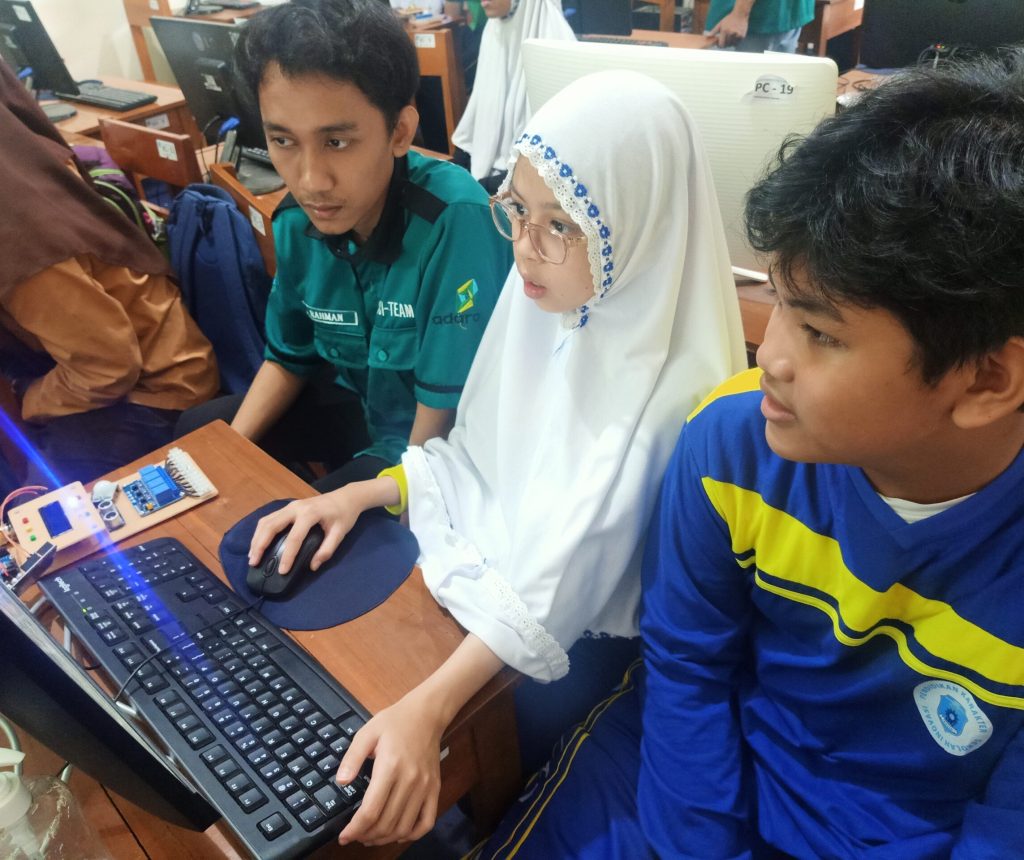 Pelatihan Arduino (SMP Muhammadiyah Malang)